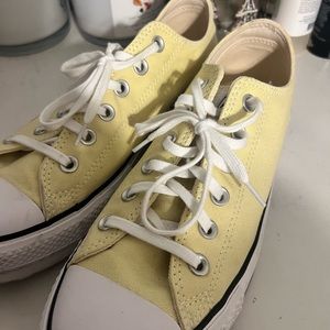 Yellow Platform converse